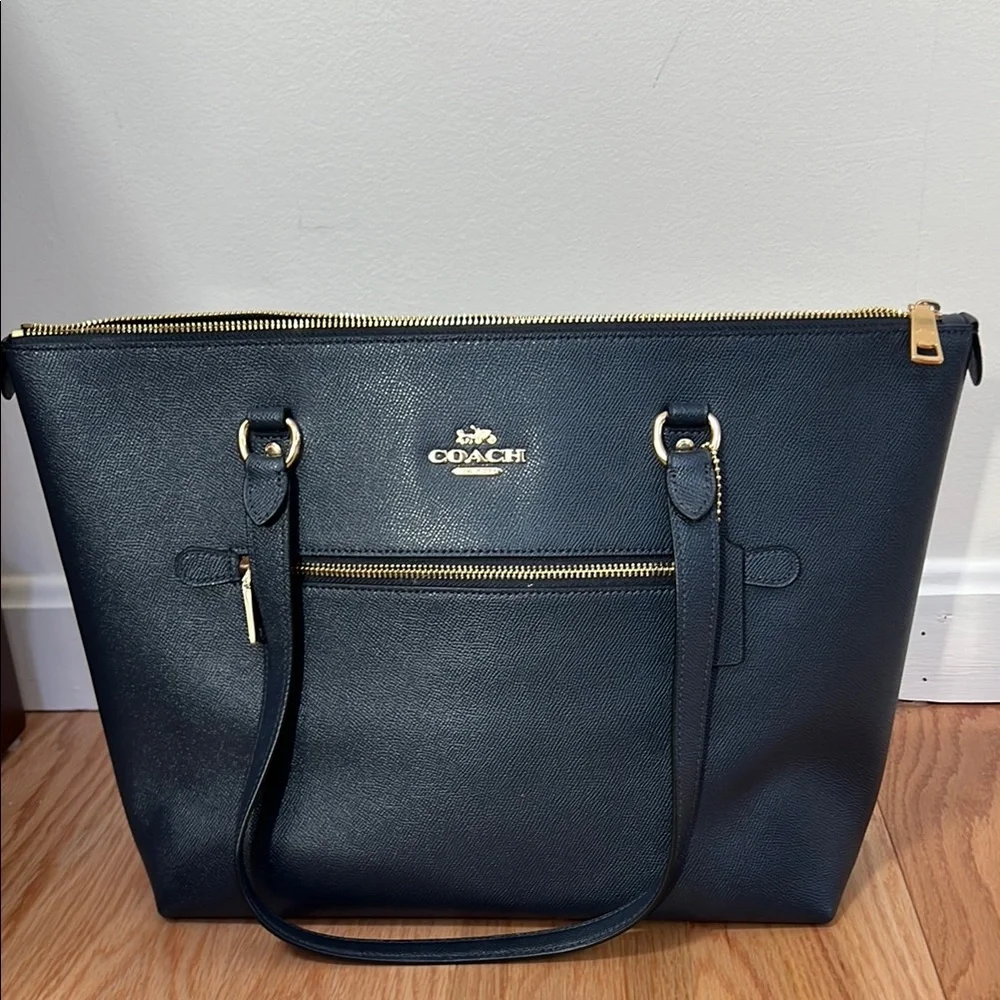 New! Coach gallery cross grain  Leather midnight Tote Bag.